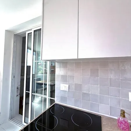 2 Bedroom In Bllok Agimi Art Center Appartamento Tirana