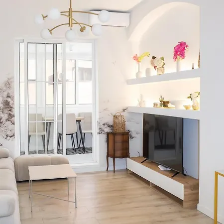 2 Bedroom In Bllok Agimi Art Center Апартаменты