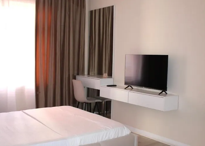 2 Bedroom In Bllok Agimi Art Center Апартаменты Тирана